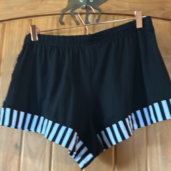 The nightmare Before Christmas sleep/ lounge shorts - Picture 3 of 4